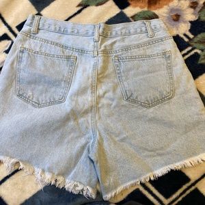Forever 21 mom jean short size 31 light used (fits 6-7)